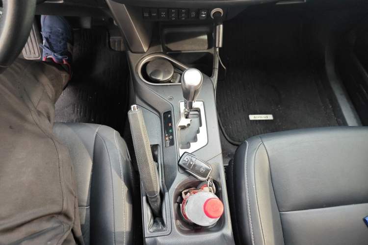 Used Toyota RAV4 2016 2.0L CVT 4x4 New Edition China V Standard Gear Lever