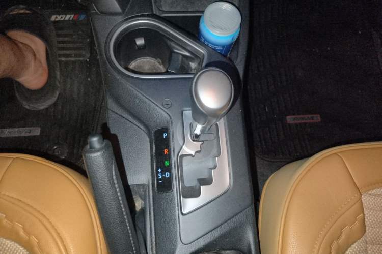 Used Toyota RAV4 2016 2.5L Automatic 4x4 Elite Edition Gear Lever