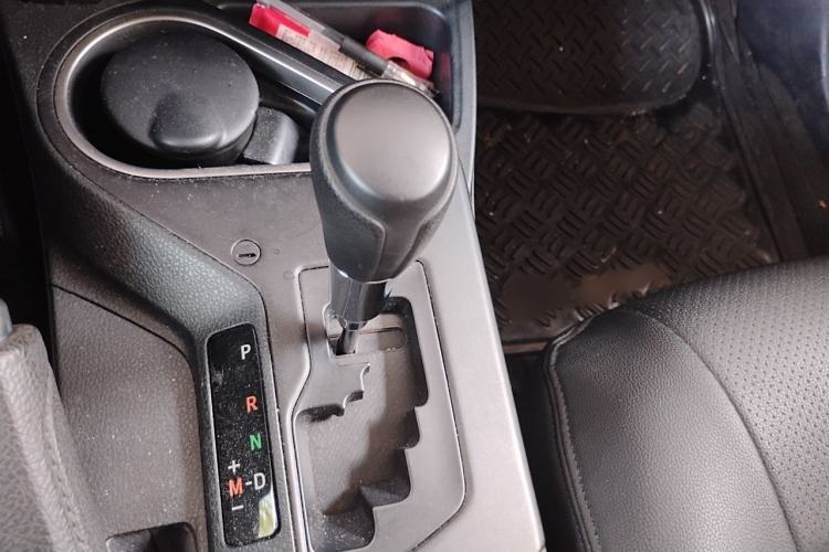 Used Toyota RAV4 2016 2.0L CVT Two-Wheel Drive Urban Edition China V Standard Gear Lever