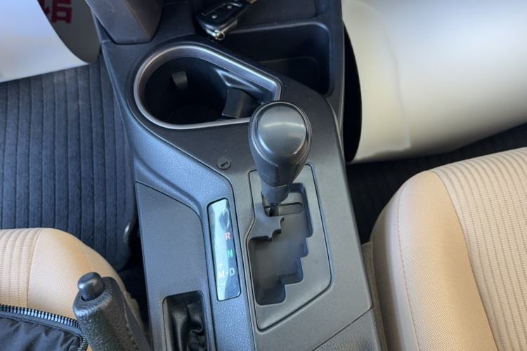 Used Toyota RAV4 2016 2.0L CVT Two-Wheel Drive Urban Edition China V Standard Gear Lever