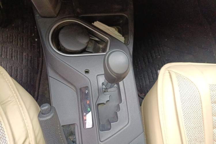 Used Toyota RAV4 2016 2.0L CVT Two-Wheel Drive Urban Edition China V Standard Gear Lever