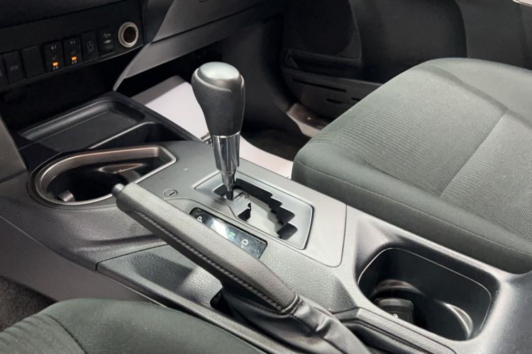 Used Toyota RAV4 2016 2.0L CVT Two-Wheel Drive Comfort Edition China V Standard Gear Lever