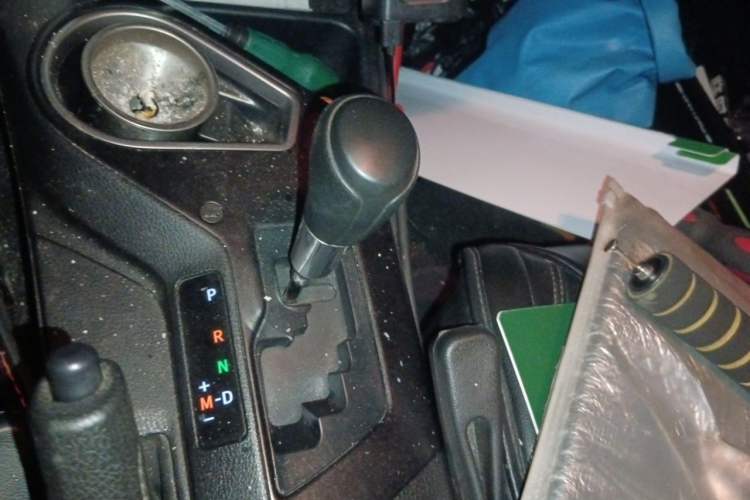 Used Toyota RAV4 2016 2.0L CVT Two-Wheel Drive Fashion Edition China V Standard Gear Lever