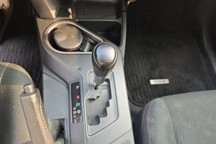 Used Toyota RAV4 2016 2.0L CVT Two-Wheel Drive Fashion Edition China V Standard Gear Lever