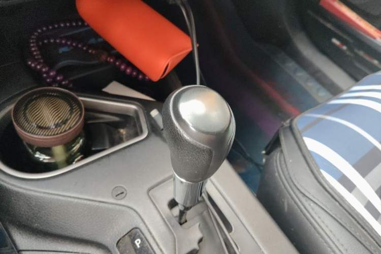 Used Toyota RAV4 2016 2.0L CVT Two-Wheel Drive Fashion Edition China V Standard Gear Lever
