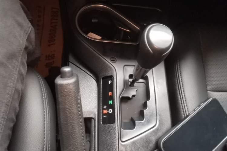 Used Toyota RAV4 2016 2.0L CVT Two-Wheel Drive Fashion Edition China V Standard Gear Lever
