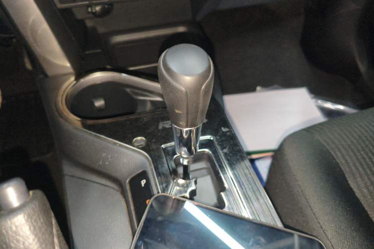 Used Toyota RAV4 2016 2.0L CVT Two-Wheel Drive Comfort Edition China V Standard Gear Lever