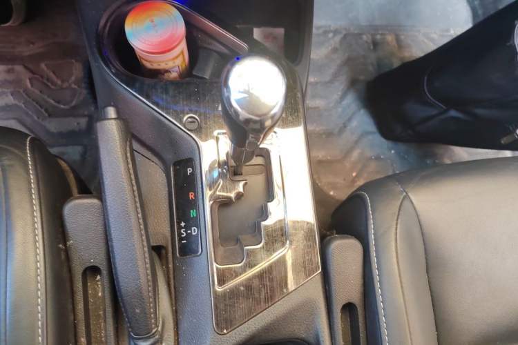 Used Toyota RAV4 2016 2.5L Automatic 4x4 Elite Edition Gear Lever