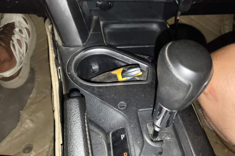 Used Toyota RAV4 2016 2.0L CVT Two-Wheel Drive Fashion Edition China V Standard Gear Lever