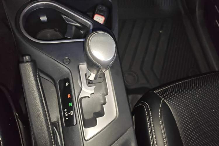 Used Toyota RAV4 2016 2.5L Automatic 4x4 Elite Edition Gear Lever