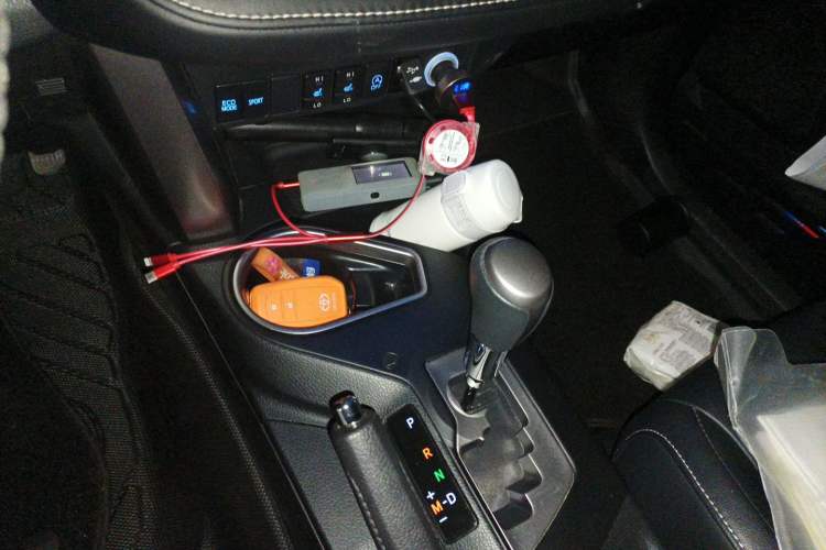 Used Toyota RAV4 2016 2.0L CVT Two-Wheel Drive Smart Edition China V Standard Gear Lever