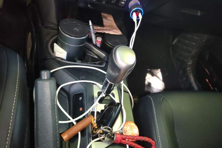 Used Toyota RAV4 2016 2.5L Automatic 4x4 Elite Edition Gear Lever