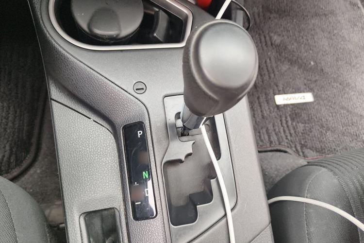 Used Toyota RAV4 2016 2.0L CVT Two-Wheel Drive Fashion Edition China V Standard Gear Lever