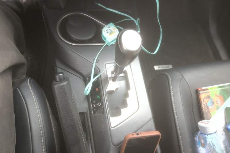 Used Toyota RAV4 2016 2.5L Automatic 4x4 Elite Edition Gear Lever