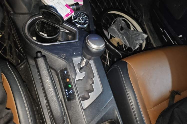Used Toyota RAV4 2016 2.5L Automatic 4x4 Elite Edition Gear Lever