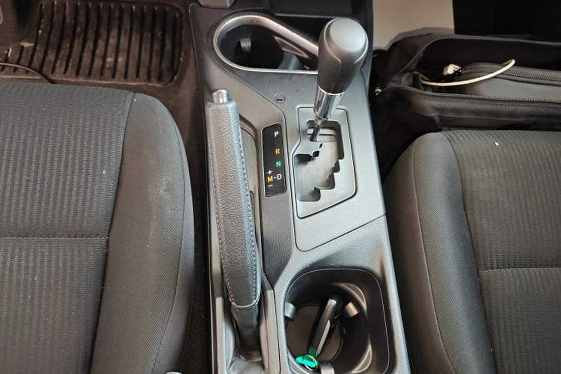 Used Toyota RAV4 2016 2.0L CVT Two-Wheel Drive Comfort Edition China V Standard Gear Lever