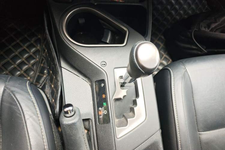 Used Toyota RAV4 2016 2.0L CVT Two-Wheel Drive Smart Edition China V Standard Gear Lever