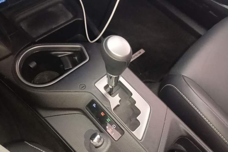 Used Toyota RAV4 2016 2.0L CVT Two-Wheel Drive Smart Edition China V Standard Gear Lever