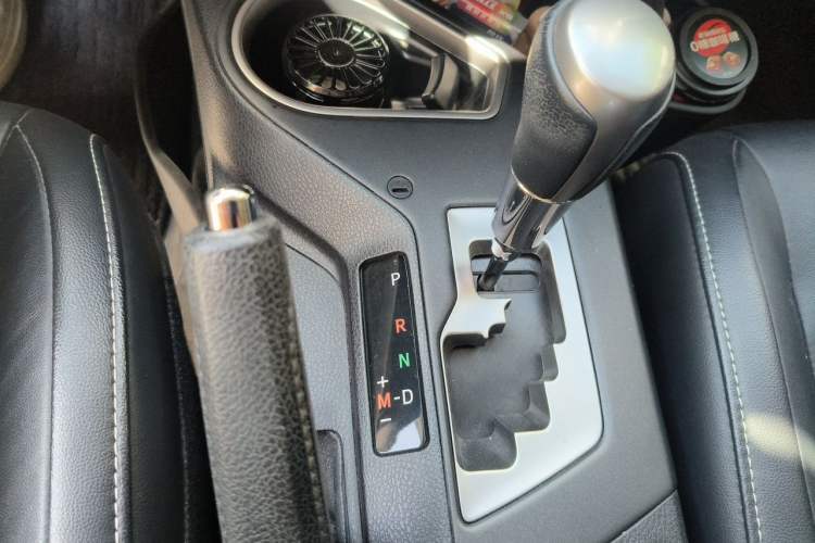 Used Toyota RAV4 2016 2.0L CVT Two-Wheel Drive Smart Edition China V Standard Gear Lever