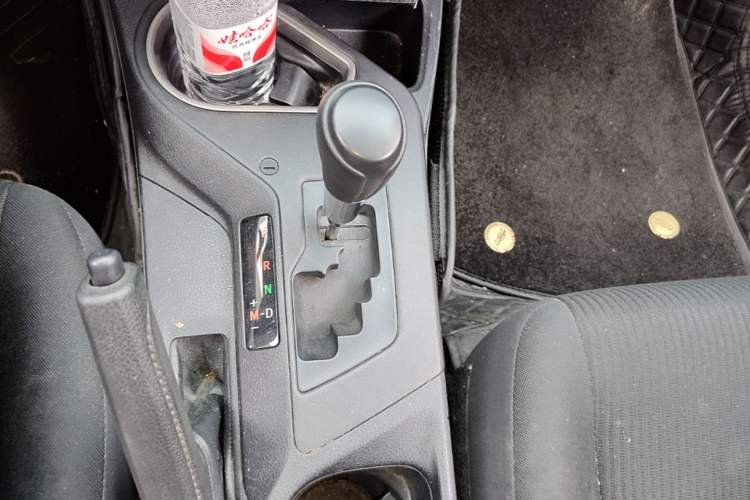 Used Toyota RAV4 2016 2.0L CVT Two-Wheel Drive Fashion Edition China V Standard Gear Lever