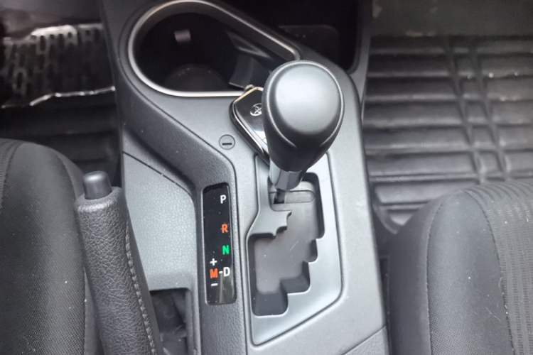 Used Toyota RAV4 2016 2.0L CVT Two-Wheel Drive Comfort Edition China V Standard Gear Lever