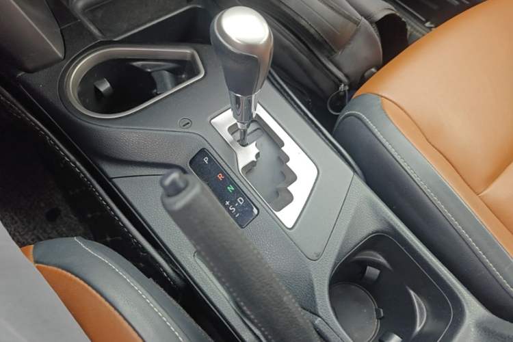 Used Toyota RAV4 2016 2.5L Automatic 4x4 Elite Edition Gear Lever