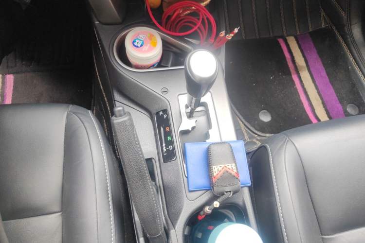 Used Toyota RAV4 2016 2.5L Automatic 4x4 Elite Edition Gear Lever