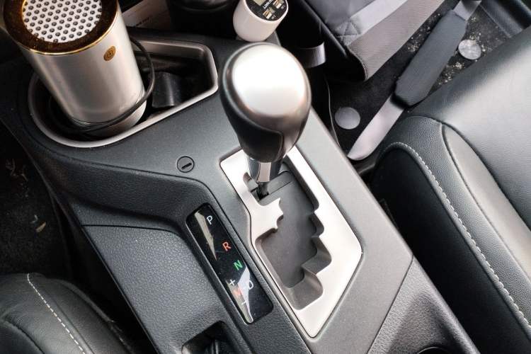 Used Toyota RAV4 2016 2.0L CVT Two-Wheel Drive Smart Edition China V Standard Gear Lever