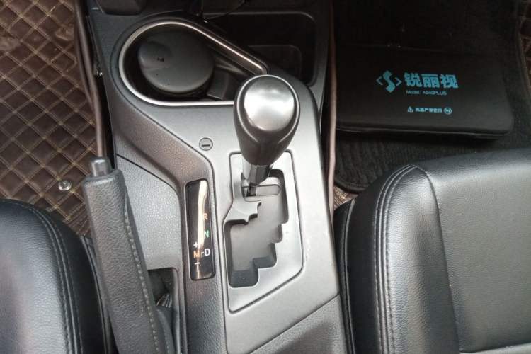 Used Toyota RAV4 2016 2.0L CVT Two-Wheel Drive Urban Edition China V Standard Gear Lever