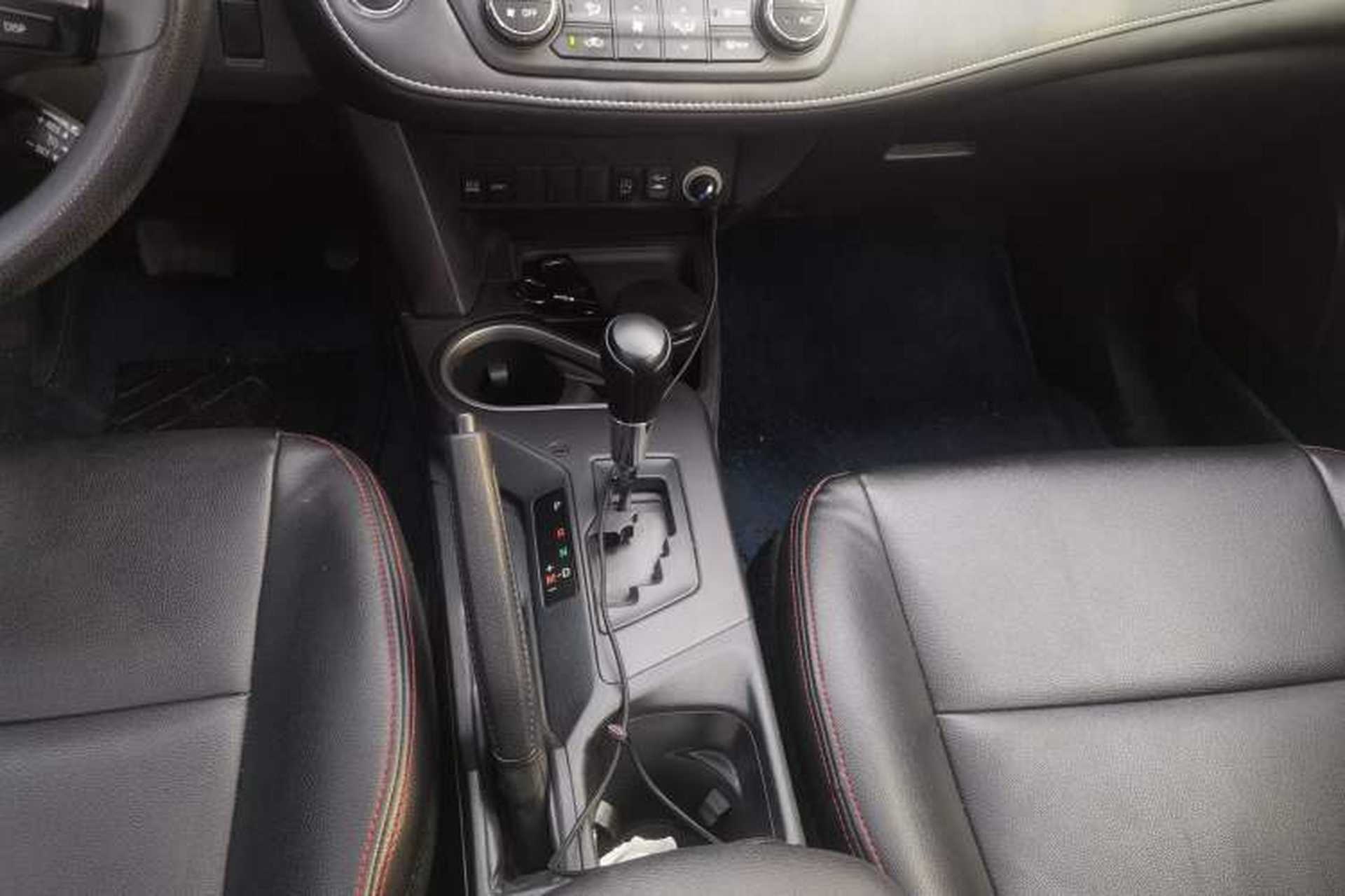 Used Toyota RAV4 2016 2.0L CVT Two-Wheel Drive Fashion Edition China V Standard Gear Lever
