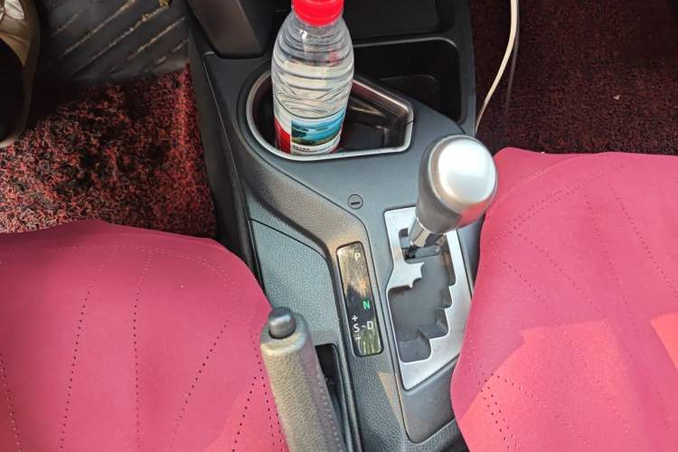 Used Toyota RAV4 2016 2.5L Automatic 4x4 Elite Edition Gear Lever
