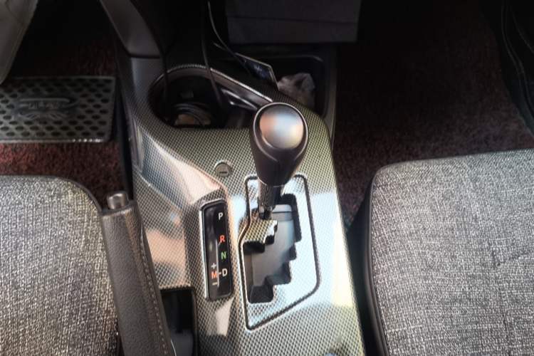 Used Toyota RAV4 2016 2.0L CVT Two-Wheel Drive Fashion Edition China V Standard Gear Lever
