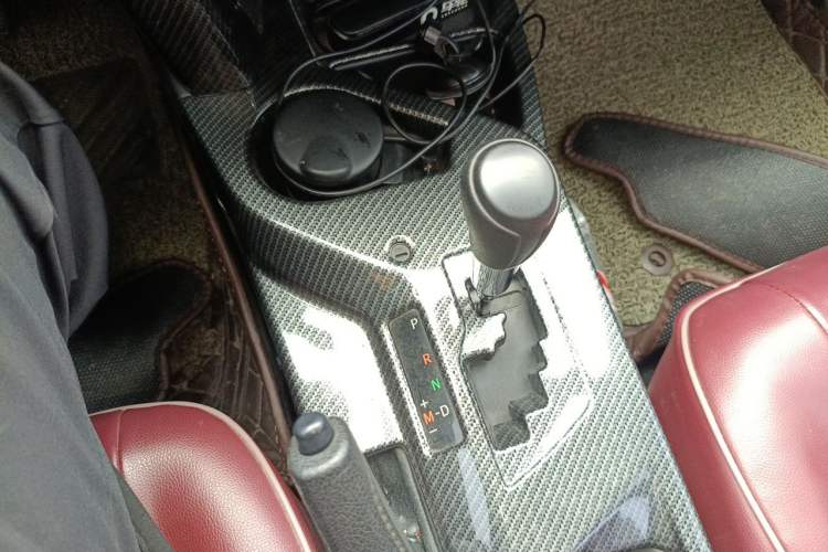 Used Toyota RAV4 2016 2.0L CVT Two-Wheel Drive Fashion Edition China V Standard Gear Lever