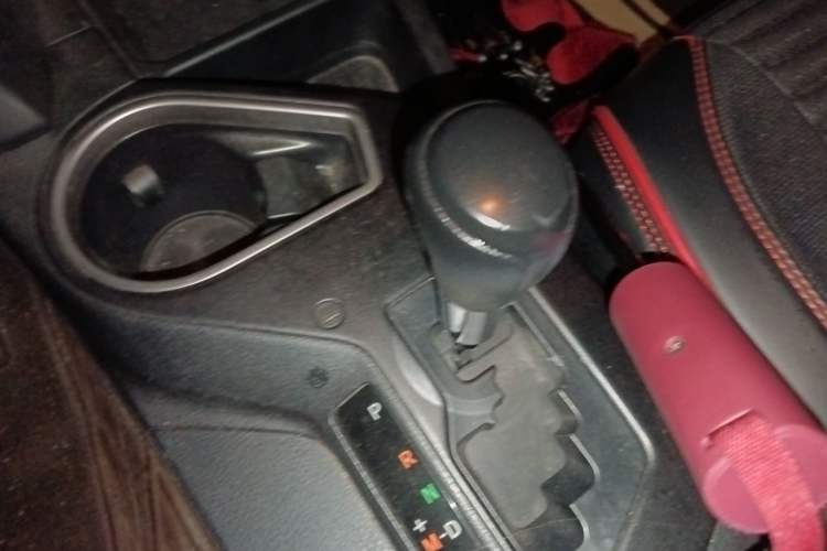 Used Toyota RAV4 2016 2.0L CVT Two-Wheel Drive Fashion Edition China V Standard Gear Lever