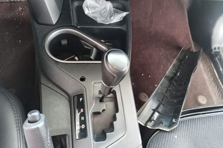 Used Toyota RAV4 2016 2.0L CVT Two-Wheel Drive Fashion Edition China V Standard Gear Lever
