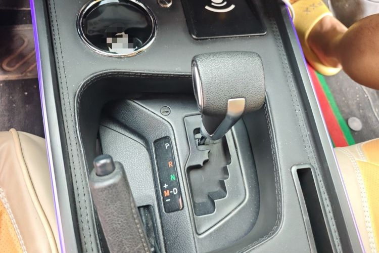 Used Toyota RAV4 2016 2.0L CVT Two-Wheel Drive Fashion Edition China V Standard Gear Lever