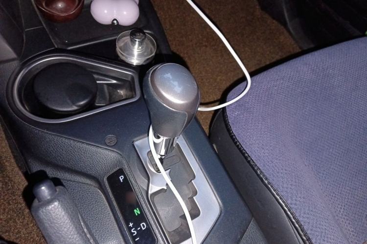 Used Toyota RAV4 2016 2.5L Automatic 4x4 Elite Edition Gear Lever