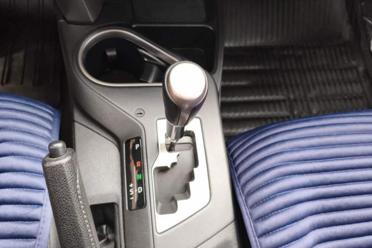 Used Toyota RAV4 2016 2.5L Automatic 4x4 Elite Edition Gear Lever