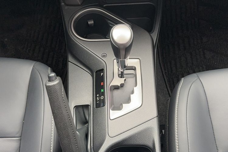 Used Toyota RAV4 2016 2.5L Automatic 4x4 Elite Edition Gear Lever
