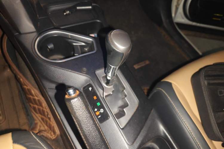 Used Toyota RAV4 2016 2.0L CVT 4x4 New Edition China V Standard Gear Lever