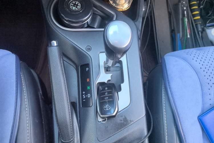 Used Toyota RAV4 2016 2.5L Automatic 4x4 Prestige Edition Gear Lever