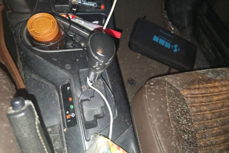 Used Toyota RAV4 2016 2.0L CVT Two-Wheel Drive Fashion Edition China V Standard Gear Lever