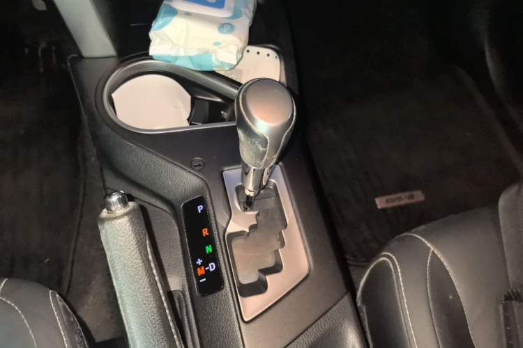 Used Toyota RAV4 2016 2.0L CVT Two-Wheel Drive Smart Edition China V Standard Gear Lever