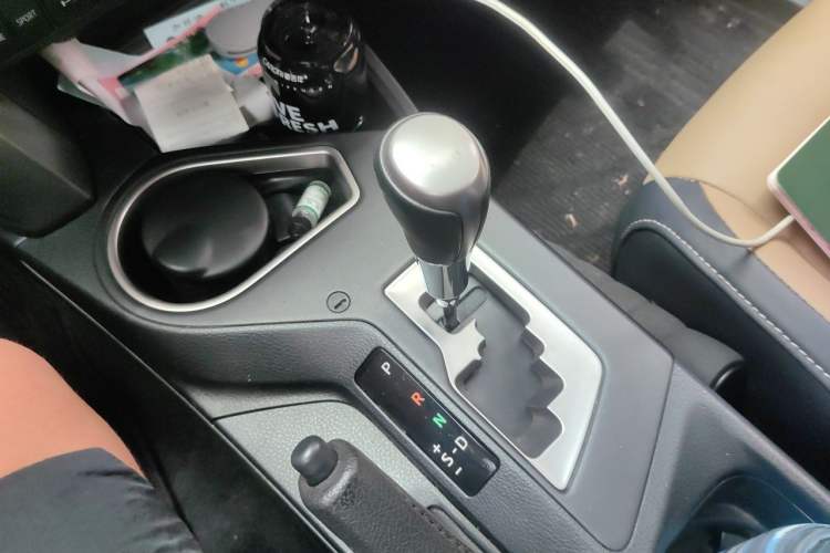 Used Toyota RAV4 2016 2.5L Automatic 4x4 Elite Edition Gear Lever