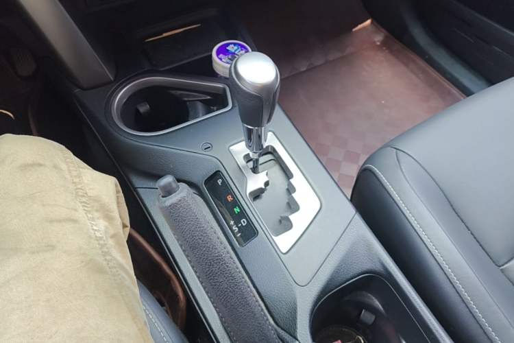 Used Toyota RAV4 2016 2.5L Automatic 4x4 Elite Edition Gear Lever
