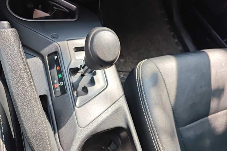 Used Toyota RAV4 2016 2.0L CVT Two-Wheel Drive Urban Edition China V Standard Gear Lever