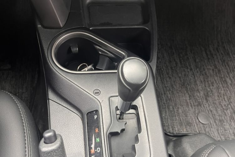 Used Toyota RAV4 2016 2.0L CVT Two-Wheel Drive Fashion Edition China V Standard Gear Lever