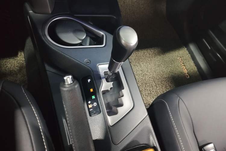 Used Toyota RAV4 2016 2.0L CVT Two-Wheel Drive Smart Edition China V Standard Gear Lever