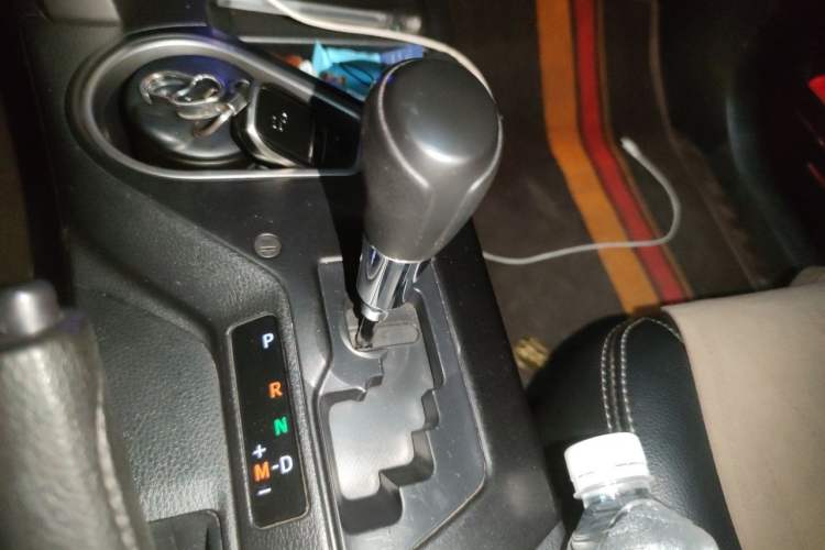 Used Toyota RAV4 2016 2.0L CVT Two-Wheel Drive Comfort Edition China V Standard Gear Lever