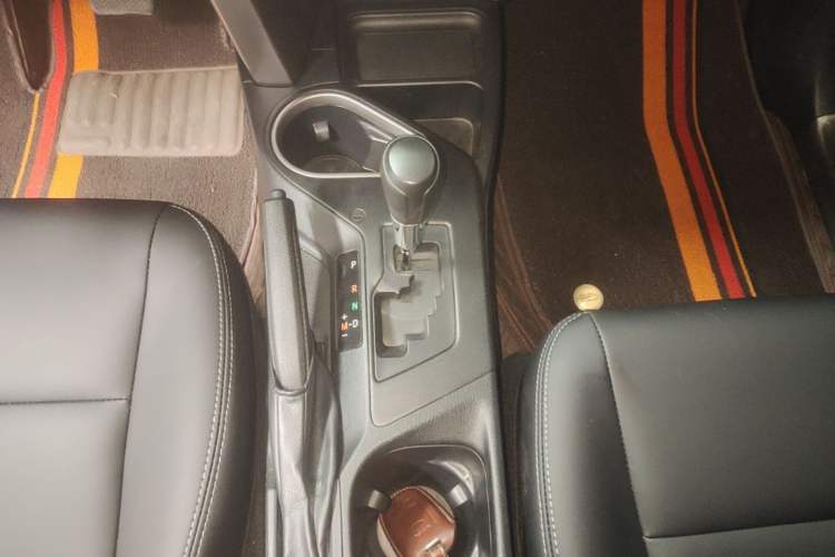 Used Toyota RAV4 2016 2.0L CVT Two-Wheel Drive Comfort Edition China V Standard Gear Lever